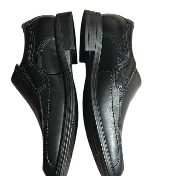 Dockers black leather slip on shoes, sz 10 W, flaw, two tiny scuff marks ,video - Picture 11 of 13